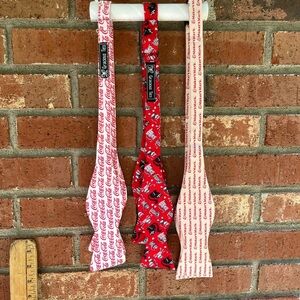 NWT Gracious Ties Coca-Cola Red and White Mens Patterned Bow Tie